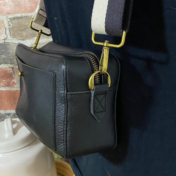 Madewell The Transport Camera Bag Crossbody in Black - Picture 4 of 8